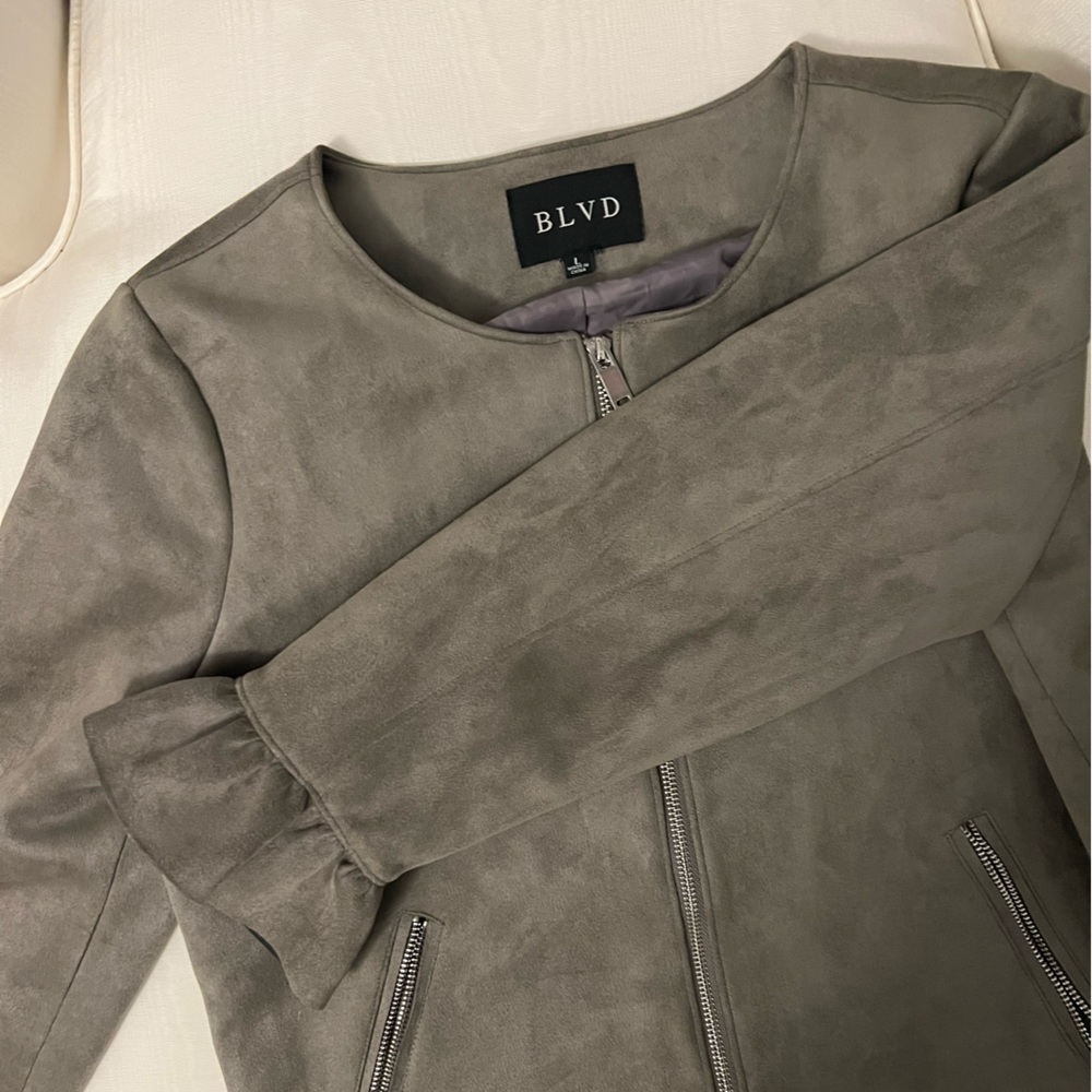 BLVD Ruffle Jacket - Picture 3 of 4